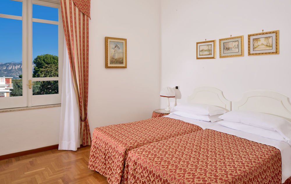 Hotel Villa Garden Сант'Агнело Екстериор снимка