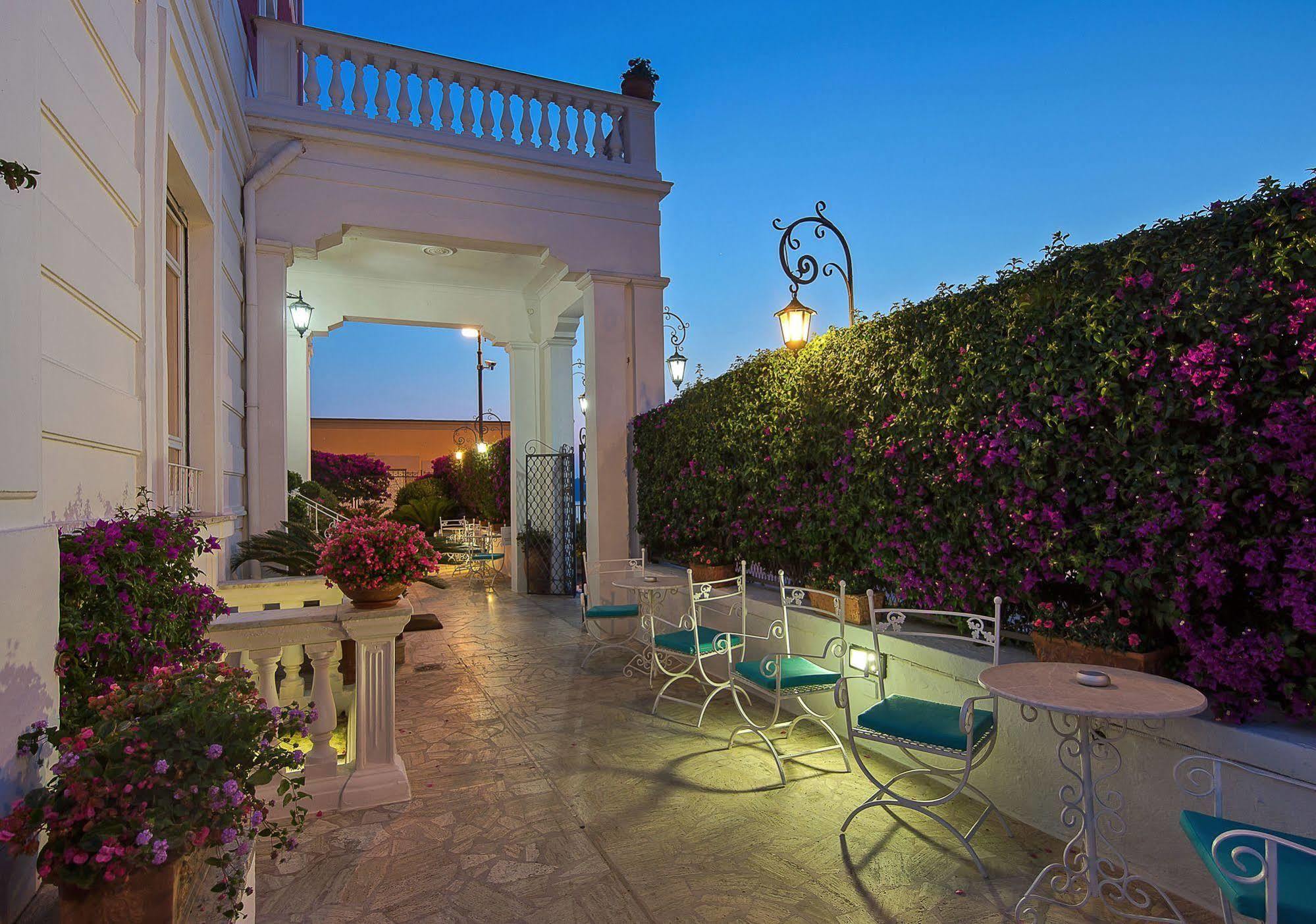 Hotel Villa Garden Сант'Агнело Екстериор снимка