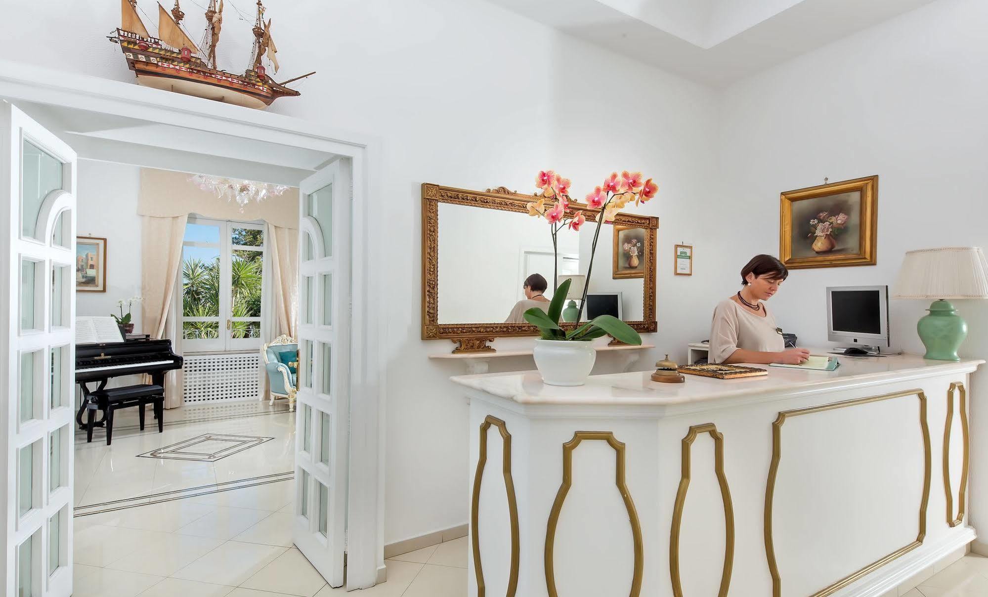 Hotel Villa Garden Сант'Агнело Екстериор снимка