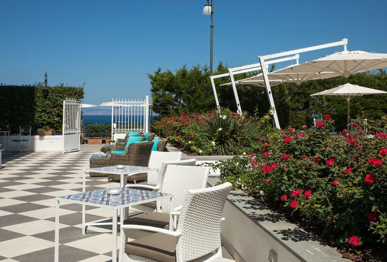 Hotel Villa Garden Сант'Агнело Екстериор снимка